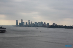 Jersey City New York 18.10.01 - Big Apple, weißer Strand am türkisen Meer, riesiger Sumpf AIDAluna