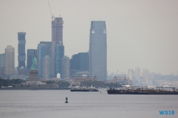 Jersey City New York 18.10.01 - Big Apple, weißer Strand am türkisen Meer, riesiger Sumpf AIDAluna