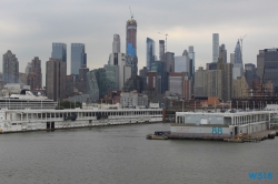 New York 18.10.01 - Big Apple, weißer Strand am türkisen Meer, riesiger Sumpf AIDAluna