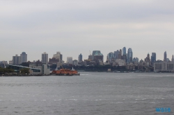 New York 18.10.01 - Big Apple, weißer Strand am türkisen Meer, riesiger Sumpf AIDAluna