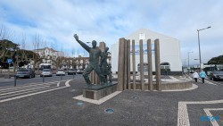 Estátua do Emigrante Ponta Delgada 24.03.05 Traumhafte Strände und Wale in Mittelamerika und Karibik AIDAluna 082