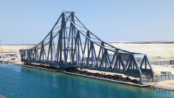 El Ferdan Brücke Suezkanal 23.04.26 Von Arabien durch den Suezkanal zu Mittelmeerinseln AIDAcosma 074