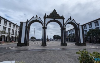 Portas da Cidade Ponta Delgada 24.03.06 Traumhafte Strände und Wale in Mittelamerika und Karibik AIDAluna 036